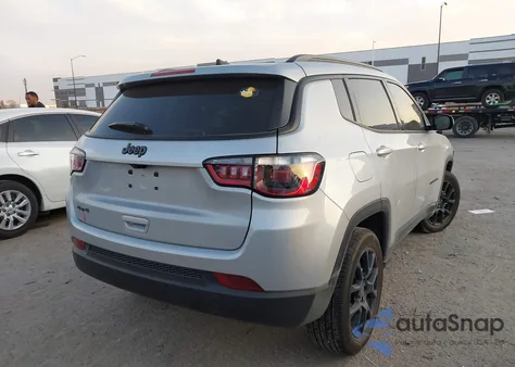 2025 Jeep Compass Latitude 4X4 from USA, damaged, VIN 3C4NJDBNXST561671